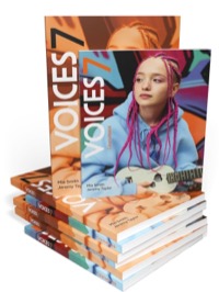 Omslag för 'Voices 7 Coursebook+WB, 25+25 ex+dig elevträning+lärarmtrl - 511-1848-2'